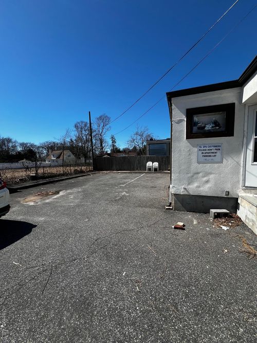 640 Sunrise Hwy, West Babylon, NY, 11704-6005 | Card Image