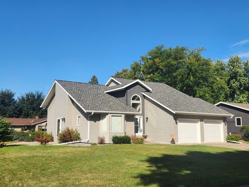 512 Galles Dr, Redwood Falls, MN, 56283-1840 | Card Image