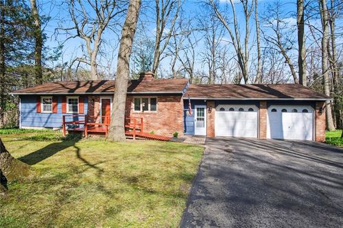39 Hunters Run, Pittsford, NY, 14534-3457 | Card Image