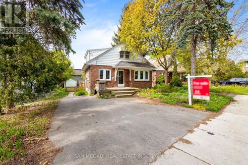 8 Wesley Cres, Mississauga, ON, L5H2N2 | Card Image