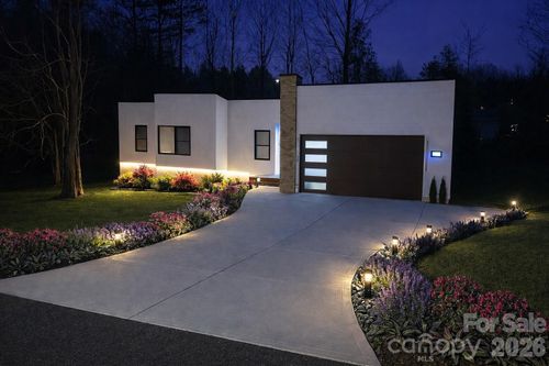 2520 27th Avenue Cir Ne, Hickory, NC, 28601-7239 | Card Image
