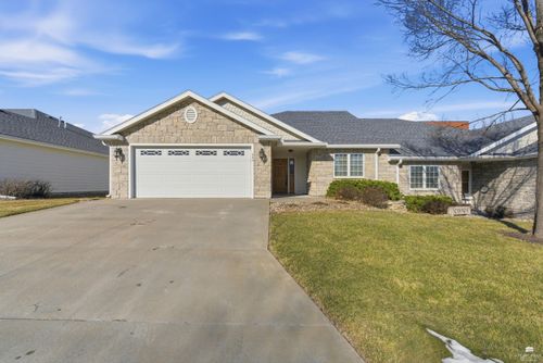 322 Simmer Dr, Wamego, KS, 66547-9042 | Card Image