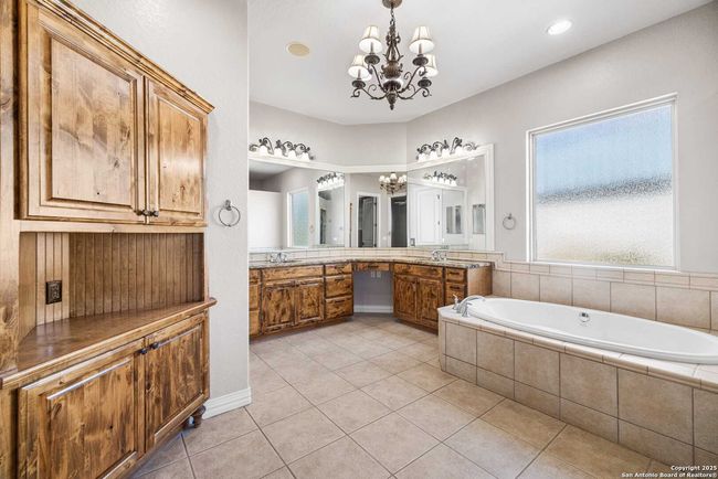 2021 Vista Ridge Dr, House other with 3 bedrooms, 3 bathrooms and null parking in Kerrville TX | Image 18