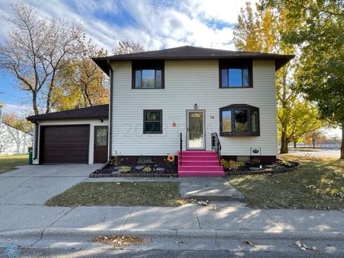 15 1st Avenue Sw, Gwinner, ND, 58040 | Card Image