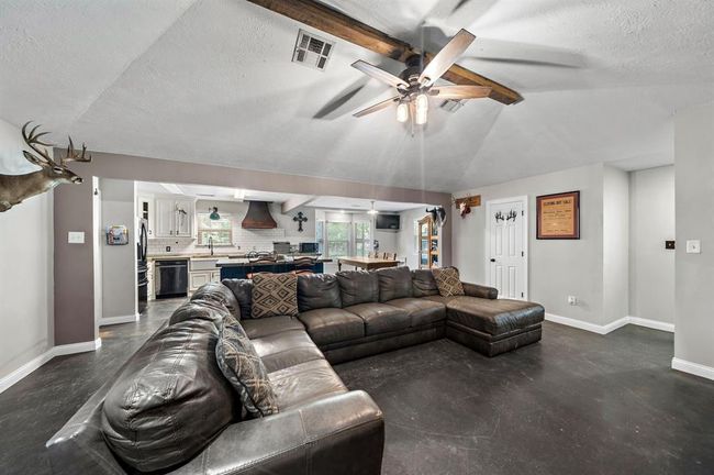 424 Hankamer Loop, House other with 3 bedrooms, 3 bathrooms and 2 parking in Hankamer TX | Image 14