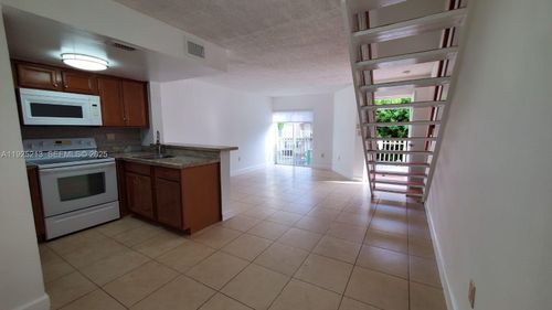 apt-205-8665 Nw 6th Ln, Miami, FL, 33126-3848 | Card Image