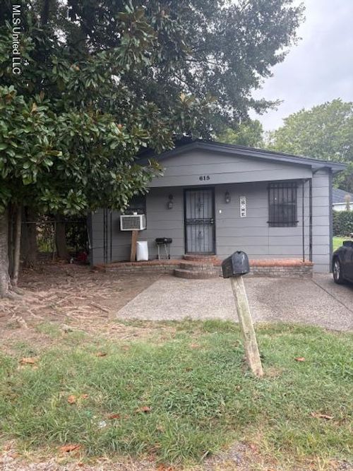 615 Cross St, Greenville, MS, 38701-2312 | Card Image