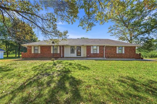 5905 E 210th St, Belton, MO, 64012-9195 | Card Image
