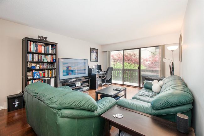302 - 120 E 4 Th Street, Condo with 1 bedrooms, 1 bathrooms and 1 parking in North Vancouver BC | Image 3