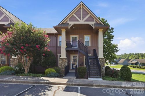 2705 Deermouse Way, Hendersonville, NC, 28792-7412 | Card Image