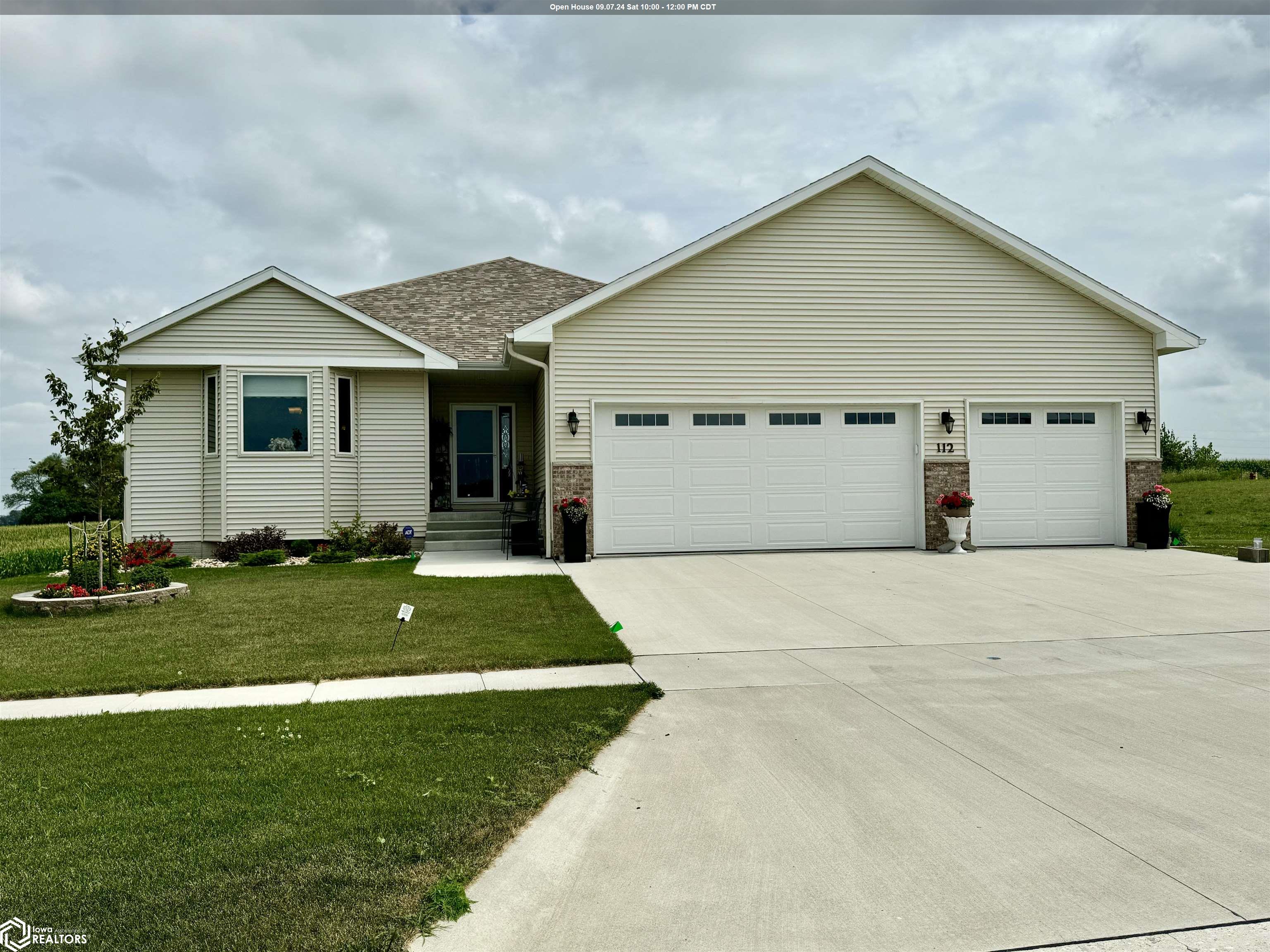 Coventry Ct, Clear Lake, IA 50428