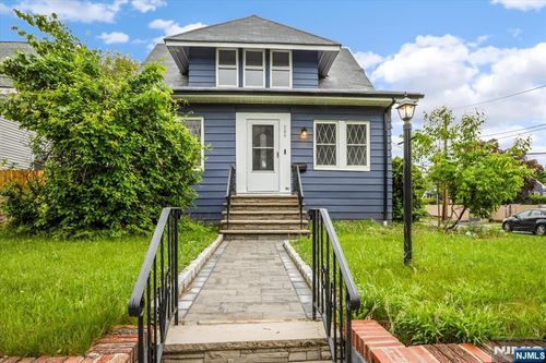 590 Main St, Little Falls, NJ, 07424-1058 | Card Image