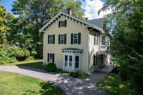 81 Old North Rd, Kingston, RI, 02881-1414 | Card Image