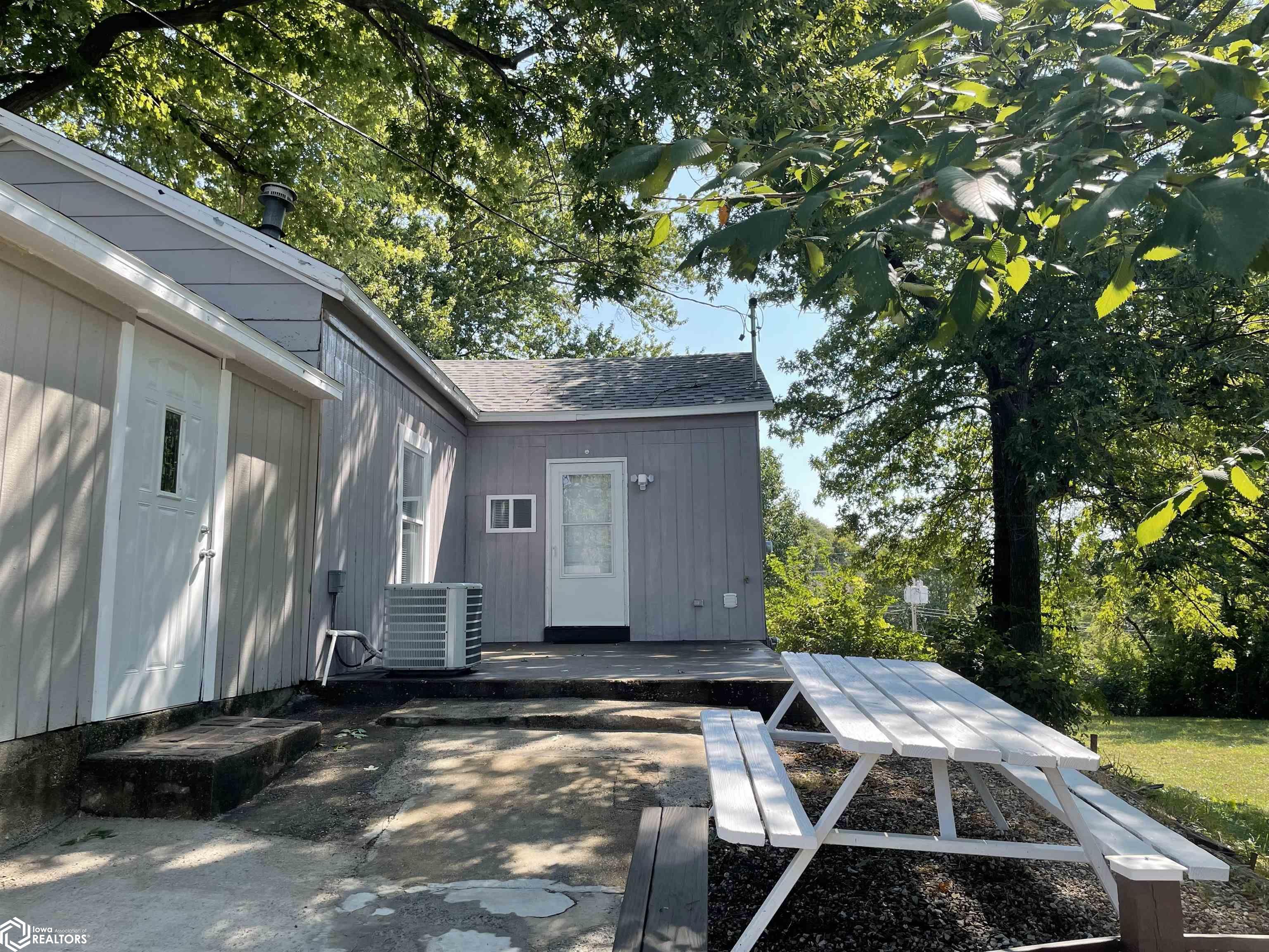 Chalfant St, Burlington, IA 52601