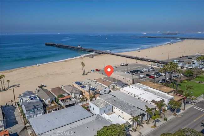 1003 Seal Way, Home with 6 bedrooms, 4 bathrooms and 2 parking in Seal Beach CA | Image 6
