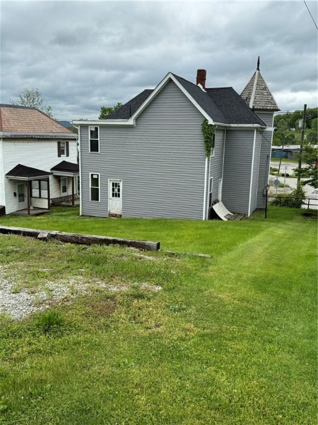 435 N Broadway St, House other with 3 bedrooms, 2 bathrooms and null parking in Scottdale PA | Image 6