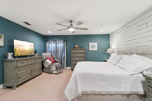 503 Mockingbird Ln, House other with 3 bedrooms, 2 bathrooms and null parking in Devine TX | Image 17