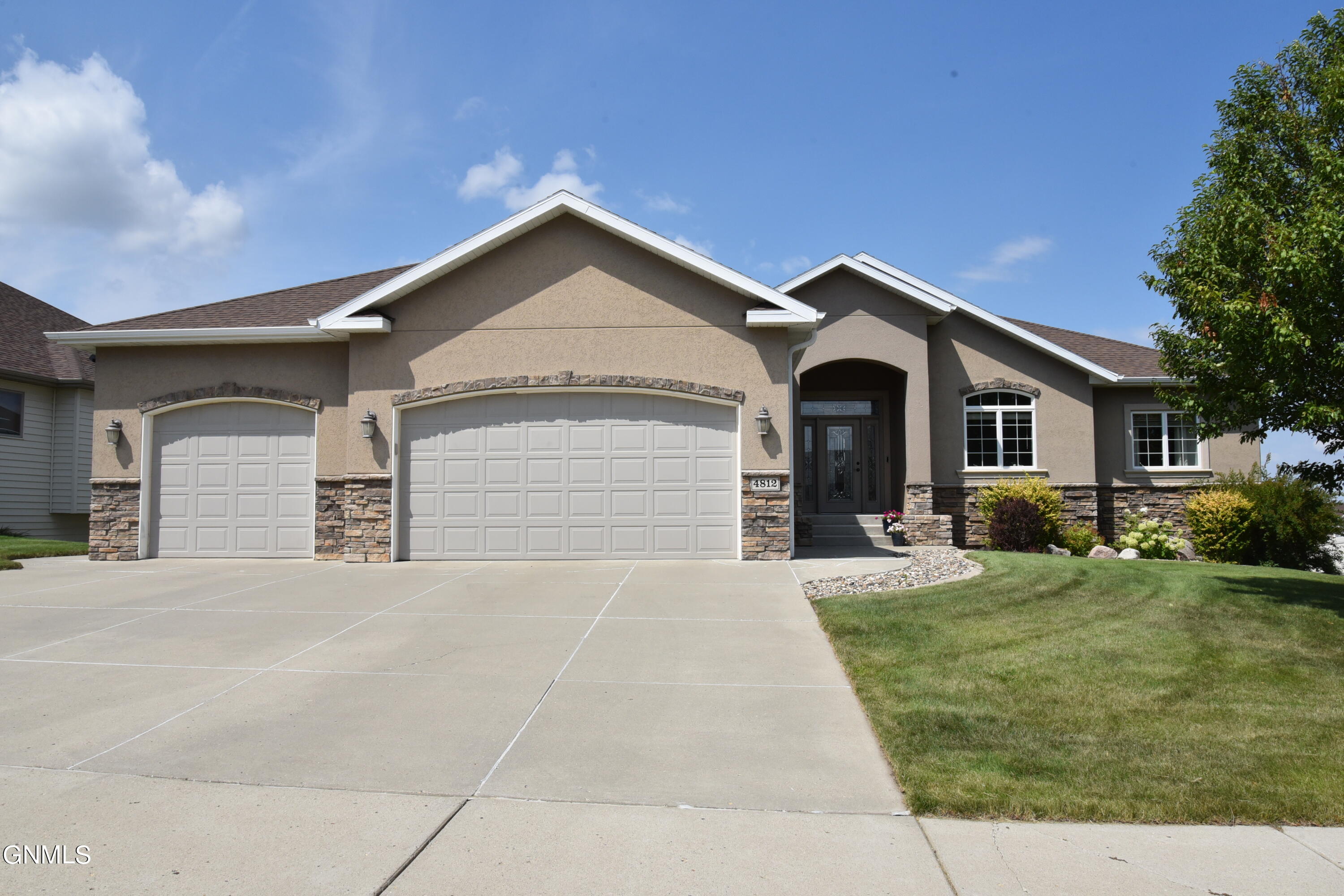 Granite Dr, Bismarck, ND 58503