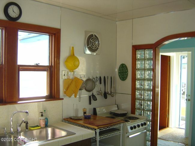 Front Unit Kitchen | Image 15