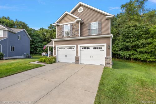 545 Edgewood Pass, Fenton, MI, 48430-3012 | Card Image