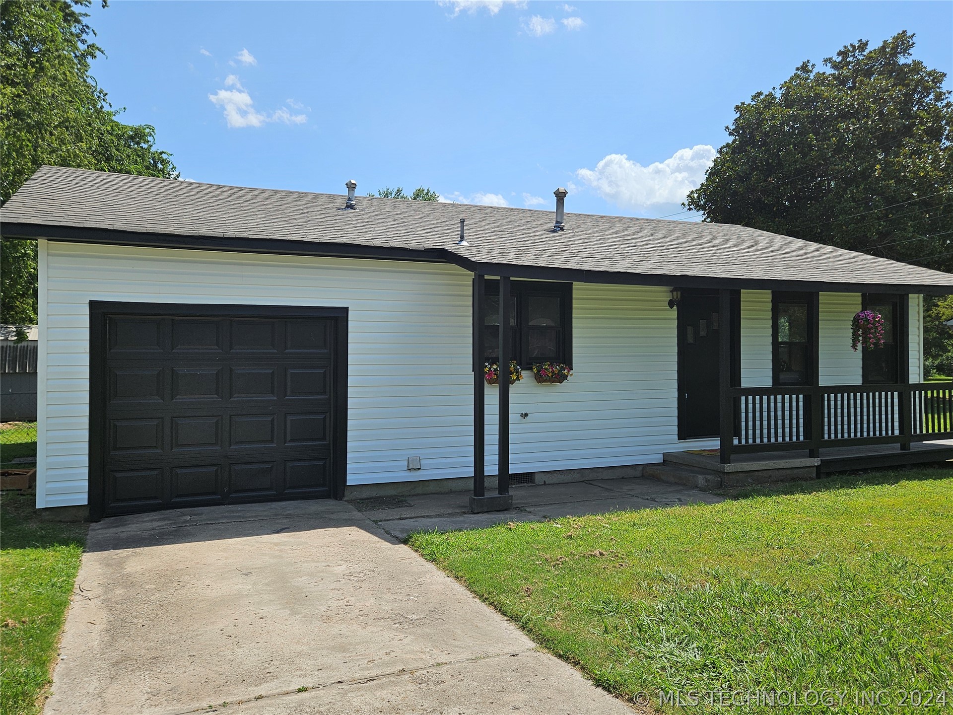 Bryan St, Pryor, OK 74361