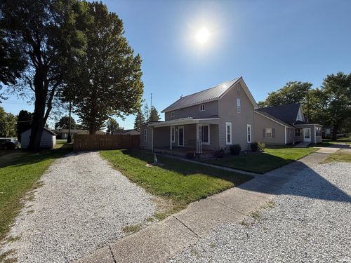 422 W Montgomery St, Francesville, IN, 47946-8335 | Card Image