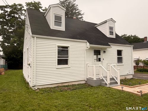 8 River Rd, East Haven, CT, 06512-1223 | Card Image