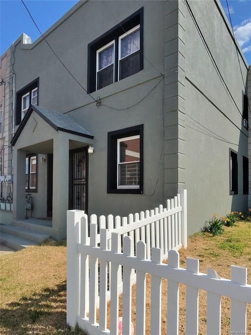 14015 183rd Street, New York, NY, 11413 | Card Image