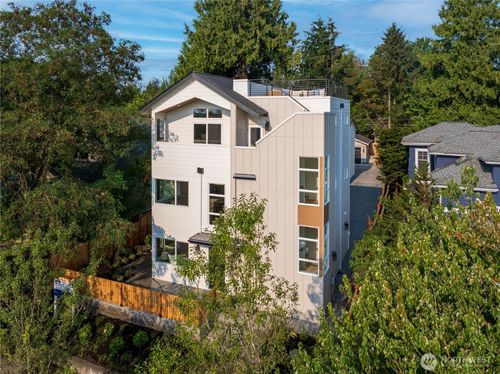 613 18th Ave E, Seattle, WA, 98112-3925 | Card Image