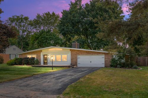 4047 Ledgestone Dr, Waterford Twp, MI, 48329-1535 | Card Image