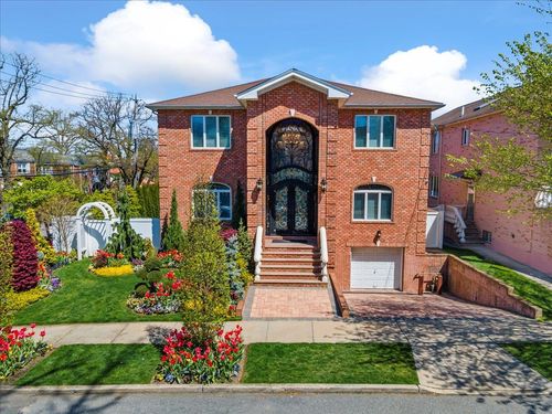 157 9th Ave, Beechhurst, NY, 11357-1317 | Card Image
