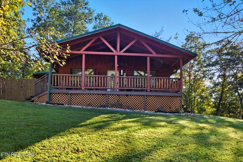 2833 Longvale Ln, Sevierville, TN, 37862-7520 | Card Image