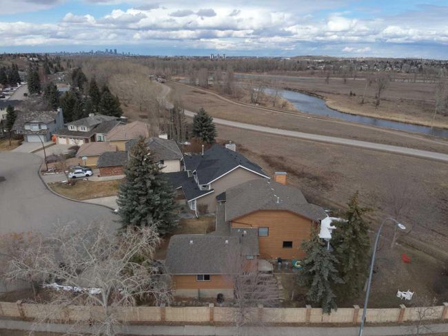 240 Deer River Place Se, Home with 4 bedrooms, 3 bathrooms and 4 parking in Calgary AB | Image 45