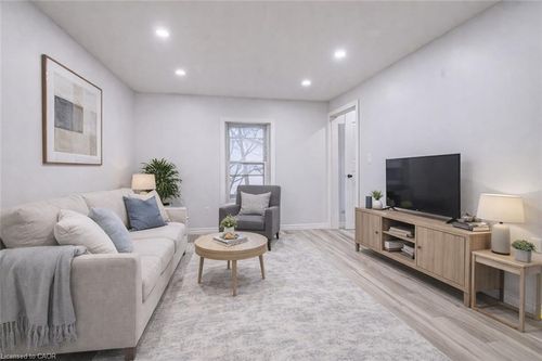 2-115 Courtney St, Cambridge, ON, N3C1S2 | Card Image