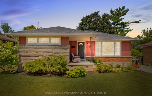 705 Pleasant Park Rd, Ottawa, ON, K1G1Y3 | Card Image
