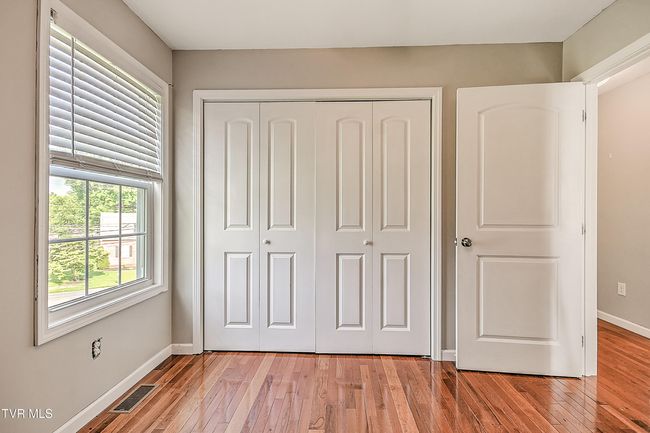 517 W Glade St, House other with 3 bedrooms, 3 bathrooms and null parking in Glade Spring VA | Image 21