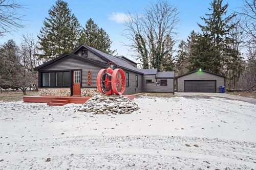 882 E Sternberg Rd, Norton Shores, MI, 49441-6054 | Card Image