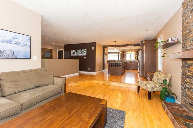 414 Ormsby Rd West Nw, Home with 3 bedrooms, 3 bathrooms and 4 parking in Edmonton AB | Image 7