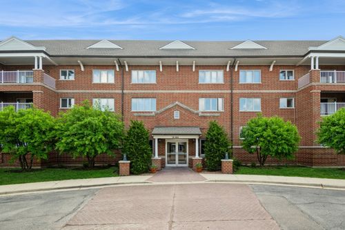 unit-309a-460 S Northwest Hwy, Park Ridge, IL, 60068-4909 | Card Image