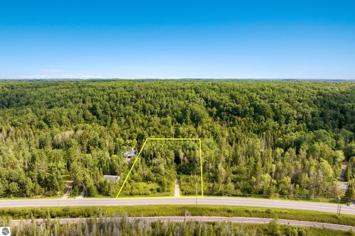 00 E River Rd, Traverse City, MI, 49696 | Card Image