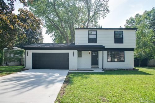 5969 Pleasant Dr, Waterford, MI, 48329-3346 | Card Image