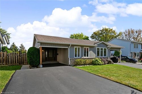 2355 Middlesmoor Cres, Burlington, ON, L7P3X4 | Card Image
