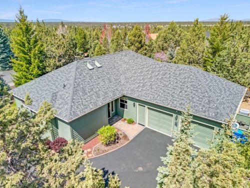 722 Golden Pheasant Dr, Redmond, OR, 97756-7324 | Card Image