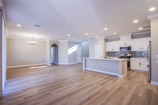 8026 Sunset Creek St, House other with 3 bedrooms, 3 bathrooms and null parking in Las Vegas NV | Image 10