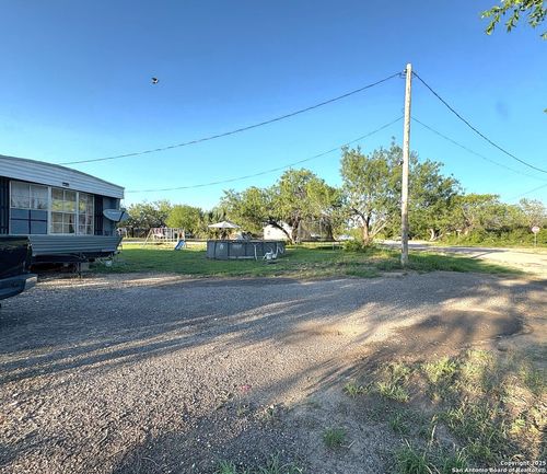 468 Withers, La Pryor, TX, 78872 | Card Image