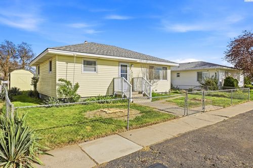 444 S Almira Ave, Connell, WA, 99326-5521 | Card Image