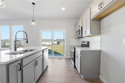 20529 Newcastle St, Spring Hill, KS, 66083 | Card Image