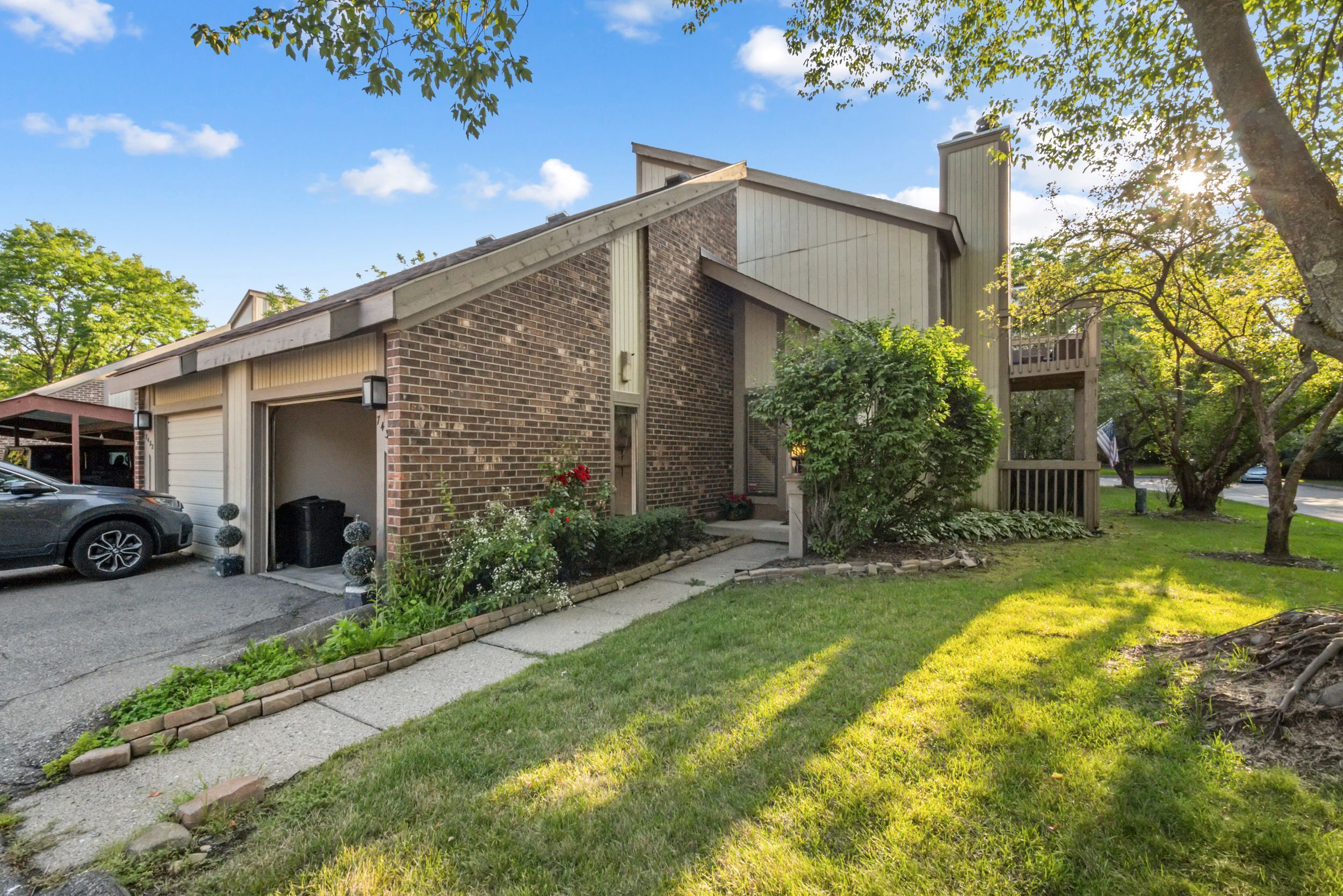 Radcliff Ct, West Bloomfield, MI 48322 #1