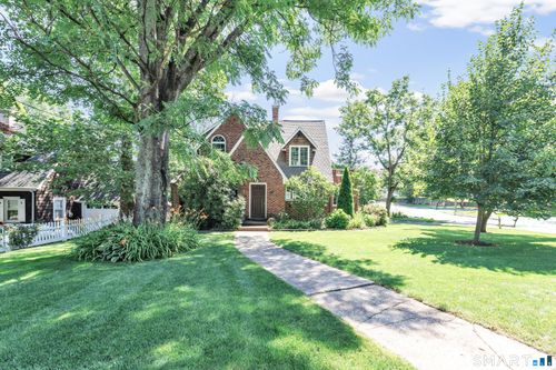 2 Winthrop Ave, Norwalk, CT, 06851-5836 | Card Image