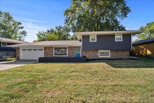 206 N Mclean St, Hudson, IL, 61748-7729 | Card Image